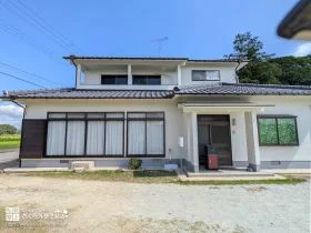 雨漏りしていたお住まいをメンテナンス！ホワイトの外壁が眩しい外壁塗装・ベランダ防水塗装工事