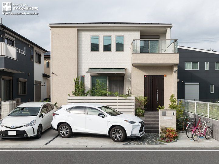 三つ並んだ窓がかわいい 落ち着いた趣のある外壁デザイン 外壁 屋根のデザイン集 さくら外壁塗装店 外壁塗装リフォーム工事専門店