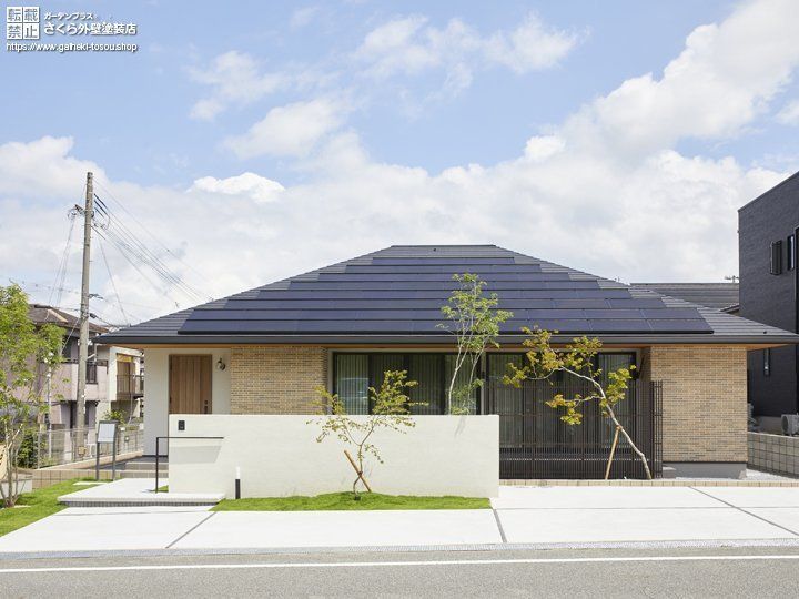 ダイナミックな屋根が特徴的な平屋の外壁デザイン 外壁 屋根のデザイン集 さくら外壁塗装店 外壁塗装リフォーム工事専門店 ダイナミックな屋根が特徴的な平屋の外壁デザイン 外壁 屋根のデザイン集 さくら外壁塗装店 外壁塗装リフォーム工事専門店