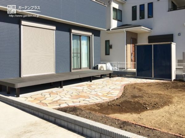 家庭菜園を眺めるウッドデッキ設置工事