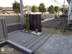落ち着いた雰囲気のアプローチ階段