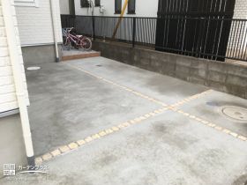 目地にピンコロ石を使った駐車スペース