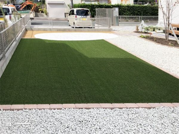 No.11227 人工芝の綺麗な緑がナチュラルな空間を演出する主庭工事