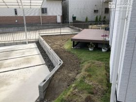 駐車スペースに隣接するお庭の土留め工事