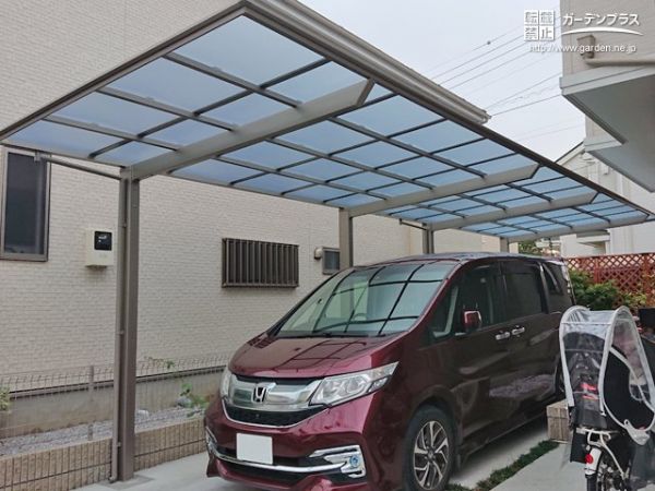 奥行きのある駐車スペースにもすっきり収まるカーポート設置工事