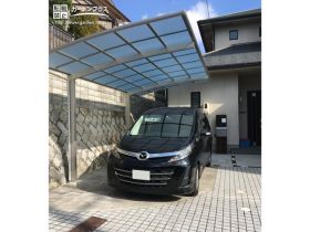 玄関前にも駐車スペースを設置
