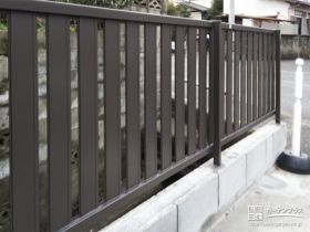 高低差のある場所の安全を守るフェンス設置工事