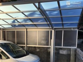 塀と屋根との間をきっちり塞ぐサイドパネル