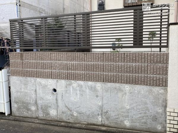 No.12381 爽やかで品の良い細横桟タイプの外周フェンス設置工事