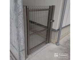 犬走りなど細かい場所も門扉でクローズに