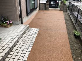 水はけを良くする透水性コンクリートのアプローチ