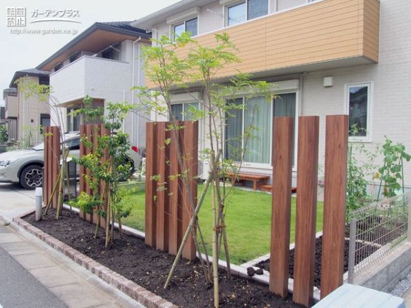 No.13660 瑞々しい木と角柱が優しい目隠しとなるお庭リフォーム工事