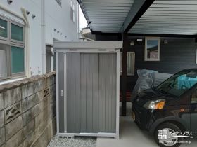 駐車スペースに車用品向けの物置を設置