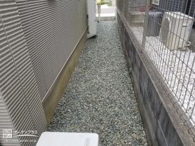 犬走りの雑草対策工事