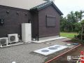 雑草対策をした建物裏手