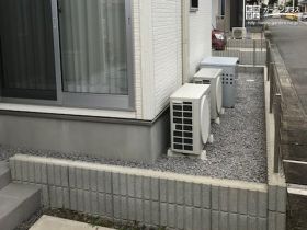 建物まわりのすっきりを保つ雑草対策工事