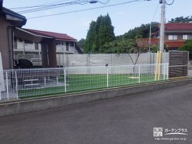 愛犬の脚にやさしいふかふかの人工芝