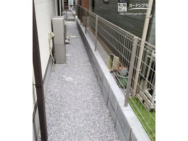 No.14640 防犯対策にも役立つ犬走りの雑草対策工事