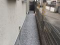 雑草対策をした犬走り
