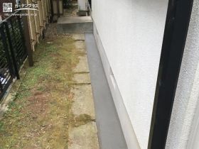 建物沿いにコンクリートを打設