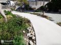 別角度から見た玄関前のアプローチ