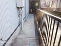 目や手の届きにくい細長い犬走りの土間コンクリート打設工事