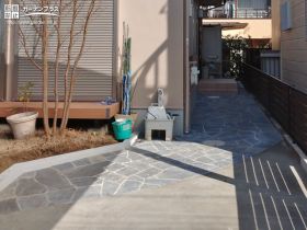 和の雰囲気にもおすすめの黒い乱形石