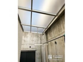 穏やかに光を透過するテラス屋根設置工事