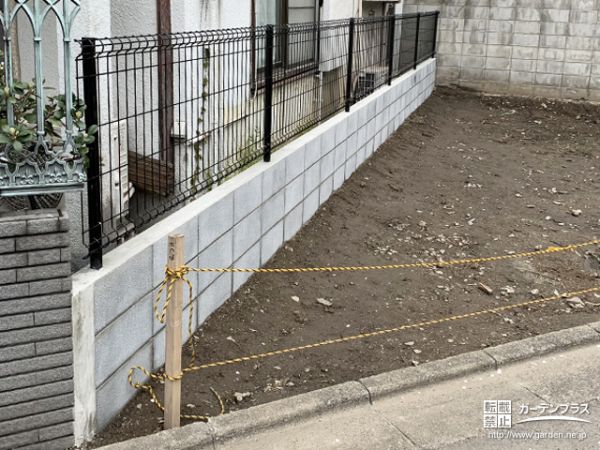 No.15980 敷地境界を安全に守るメッシュフェンスとブロック塀の設置工事