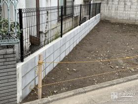 敷地境界を安全に守るメッシュフェンスとブロック塀の設置工事