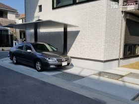 スタイリッシュな幾何学模様の駐車スペース舗装工事