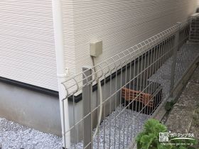 狭い犬走りをローメンテナンスに