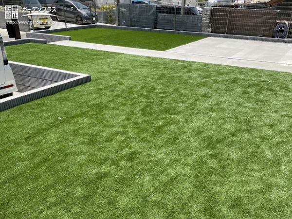 No.16440 緑の絨毯が年中楽しめる人工芝をお庭に敷設した新築外構工事