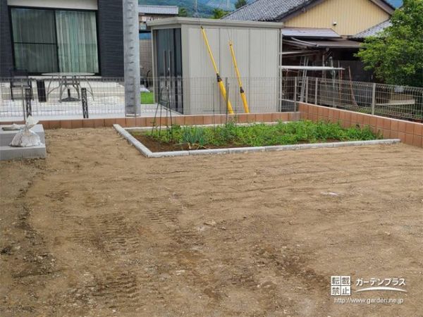 お庭づくりのための下地をつくる整地工事