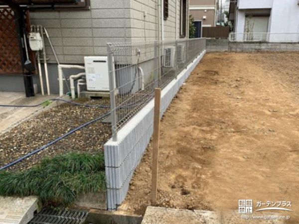お庭の土をしっかり食い止める土留めと境界フェンス設置工事