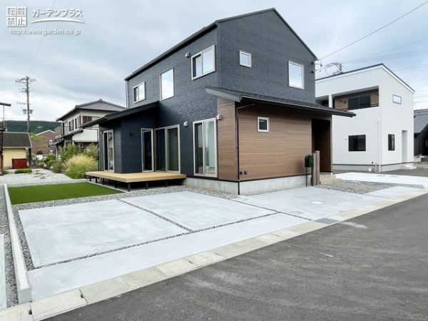 No.16997 開放的な広さを楽しめるよう建物の形に合わせて施工した新築外構