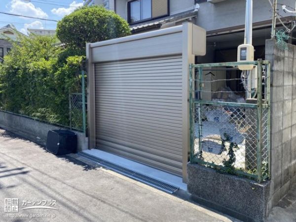 大切な愛車やお住まいを守るシャッターゲートを設置したお庭工事