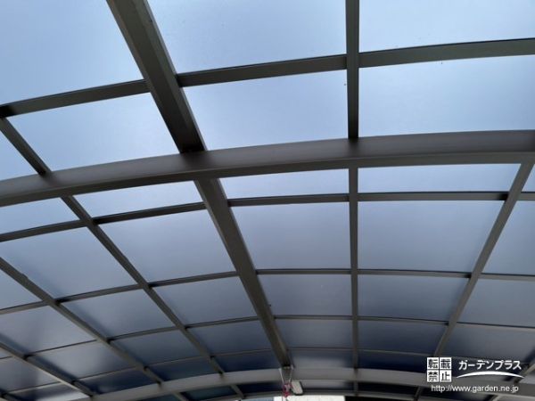No.17642 雨風や車内温度の上昇を防ぐカーポート屋根設置工事