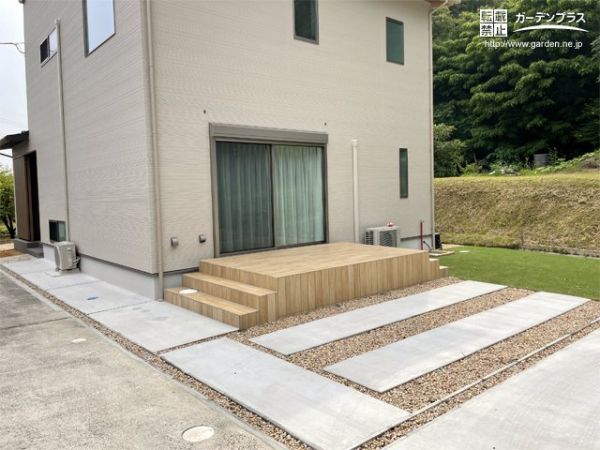 No.17646 駐車スペースとお庭がつながるナチュラルトーンの新築外構