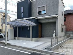 シンプルモダンな建物とアプローチに統一感をもたせた新築外構