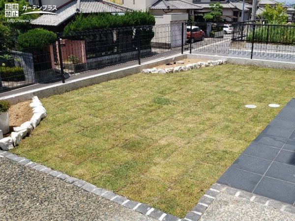 爽やかな香りと柔らかい踏み心地を楽しめる天然芝工事