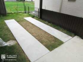 芝生とのコントラストが美しい駐車スペースのコンクリート打設工事