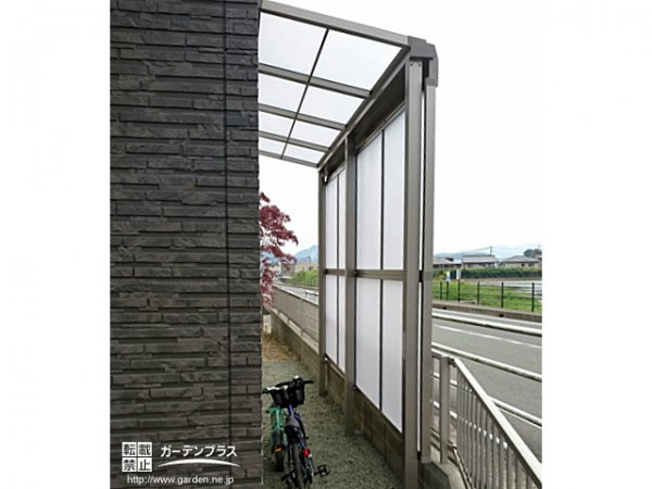 小さなお子様の自転車もとめることができるテラス屋根設置工事