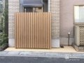 重厚感のある木目をリアルに再現した目隠しフェンス