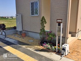 住まに自然の美しいさを演出するレンガ花壇