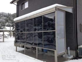 雪の日の勝手口での家事を快適にアシストするシンプルなテラス屋根設置工事