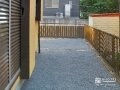 雑草を映え刺さなず不審者の侵入を遮るお庭の砂利敷設工事
