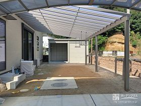 広いお庭をスッポリ覆うスタイリッシュでカッコいいテラス屋根設置