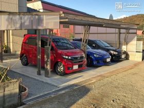 シンプルモダンな快適空間をデザインしたカーポートとカーゲート