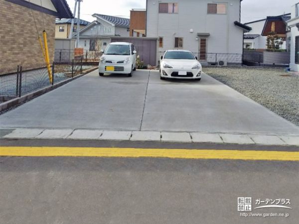 土間コンクリートの耐久性と清潔感の特性を生かした駐車スペース